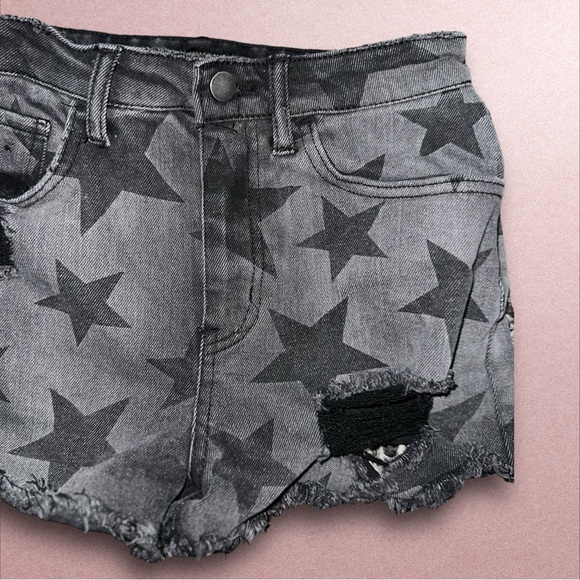 Material Girl Distressed Black & Grey Star Print Denim Jean Women’s Shorts Small - Picture 3 of 7